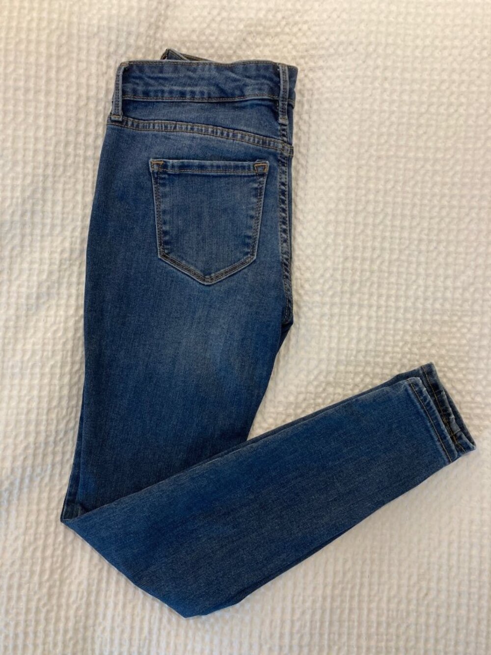 Old Navy Mid-Rise Rockstar Super-Skinny Jeans - Medium Wash - 2 Petite
